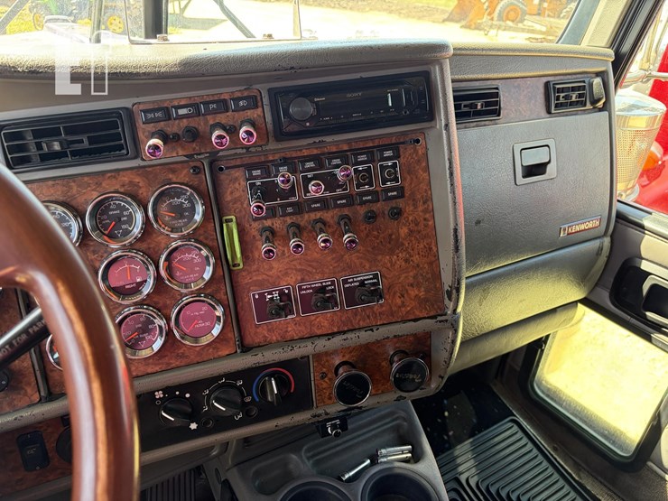 2005-kenworth-w900-image-25
