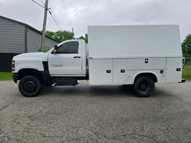2021-chevrolet-silverado-6500hd-image-6