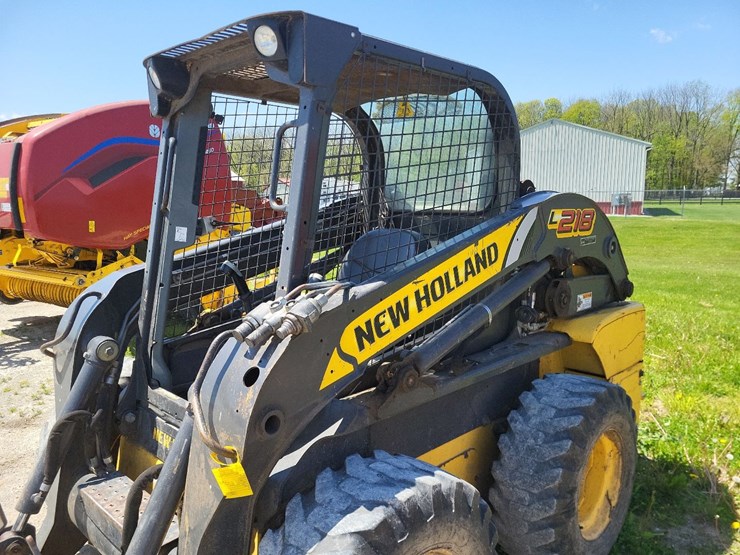 new-holland-l218-image-12