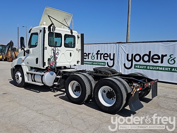 2019-freightliner-cascadia-125-image-3