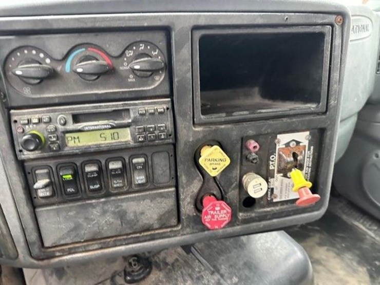 2006-case-ih-8600-image-37