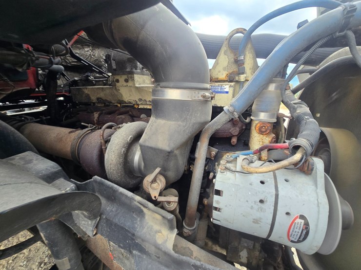 1999-volvo-vn-image-32