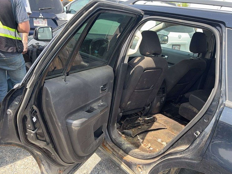 2010-ford-edge-image-12
