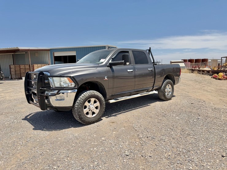 2014-dodge-2500-image-2