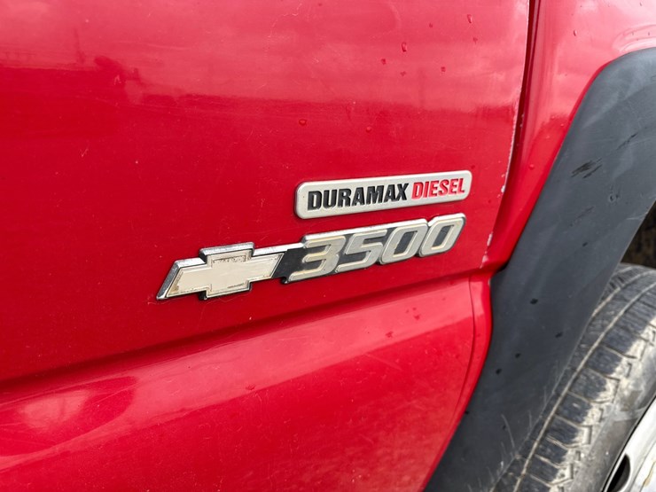 2004-chevrolet-silverado-3500-image-19