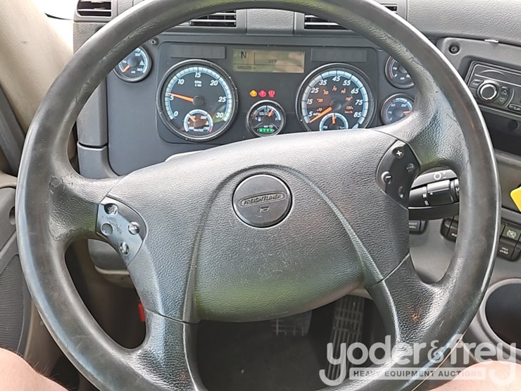2017-freightliner-cascadia-113-image-38