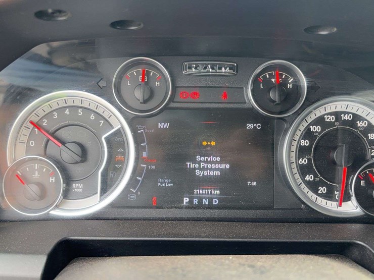 2013-dodge-2500-image-2