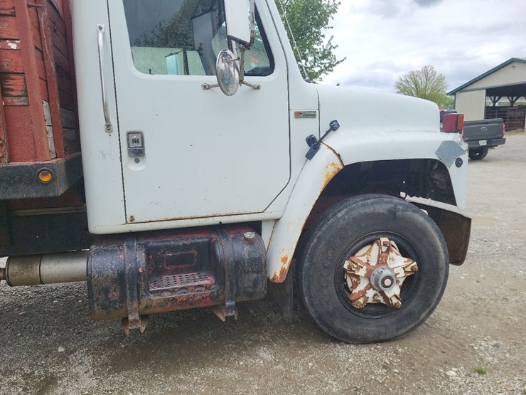 1982-international-1754-single-axle-grain-truck-image-42