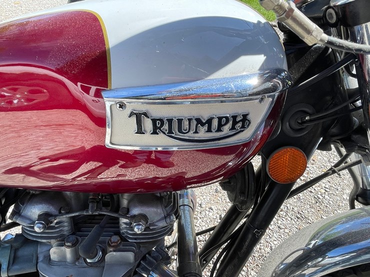 #136-•-1977-triumph-motorcycle-(has-wi-title)-(waupun,-wi)-image-16
