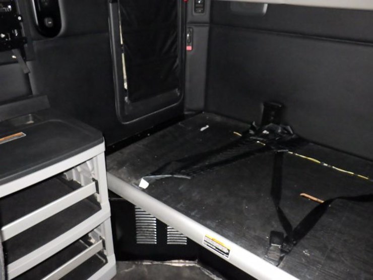 2022-kenworth-t680-image-19