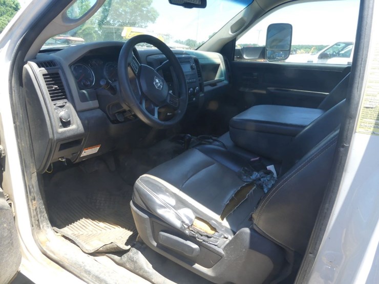 2012-dodge-ram-5500hd-image-10