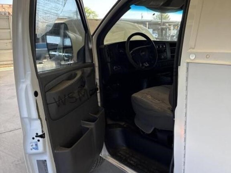 2013-chevrolet-express-3500-image-24