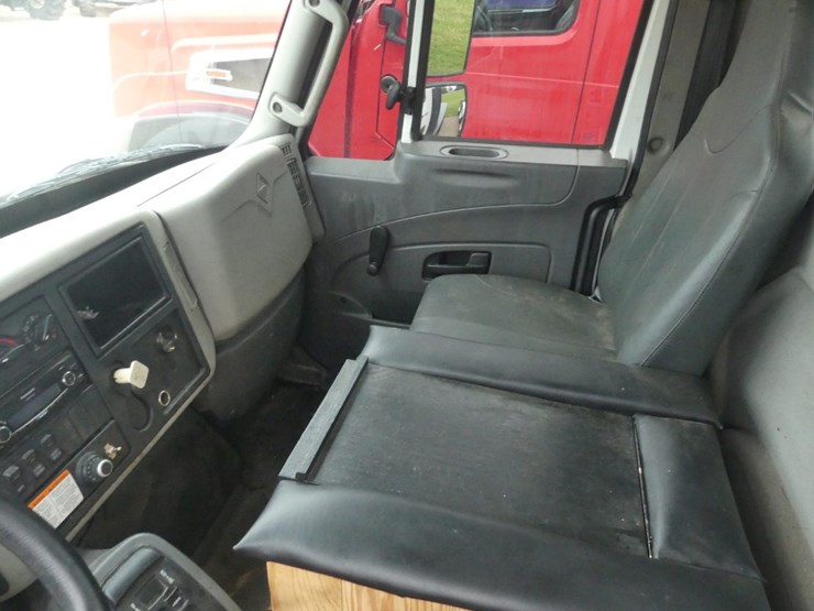 2012-international-durastar-4300-image-13