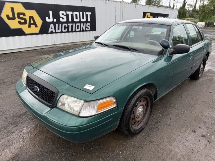 2008-ford-crown-victoria-sedan-image-1