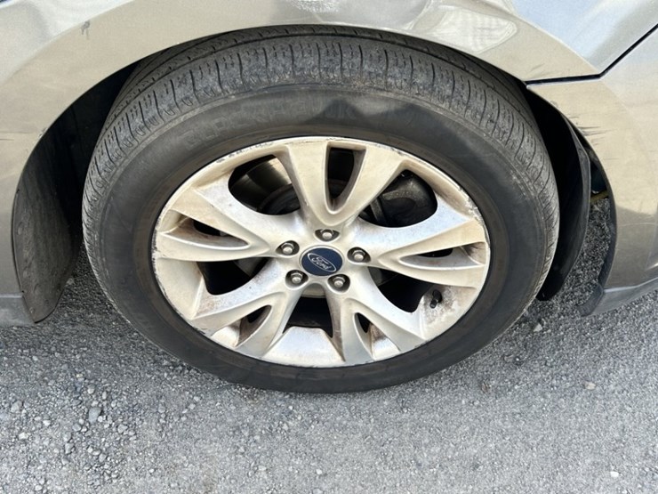 2012-ford-taurus-sel-sedan-image-34