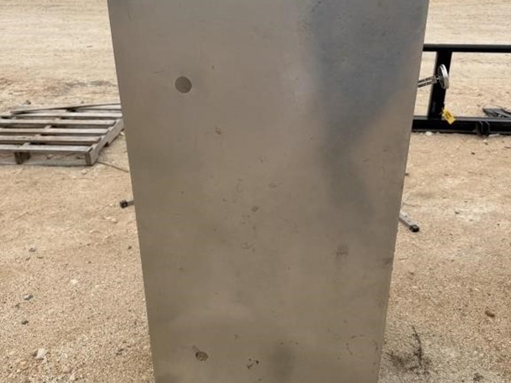 l4---steel-table-image-3