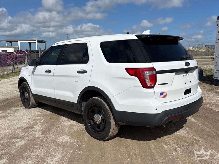 2017-ford-explorer-image-4