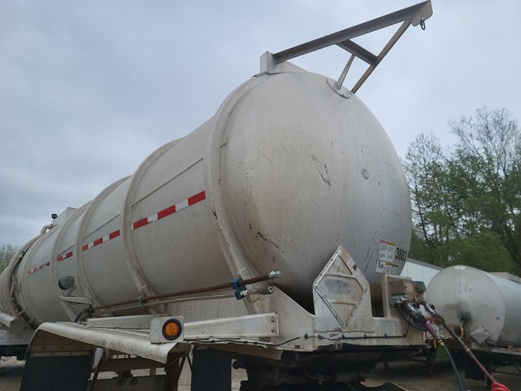 2012-brenner-8820-gallon-aluminum-tandem-axle-semi-tanker-trailer-image-8