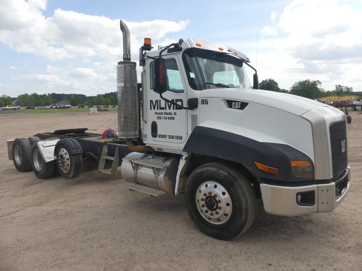 2013-caterpillar-ct660l-image-2