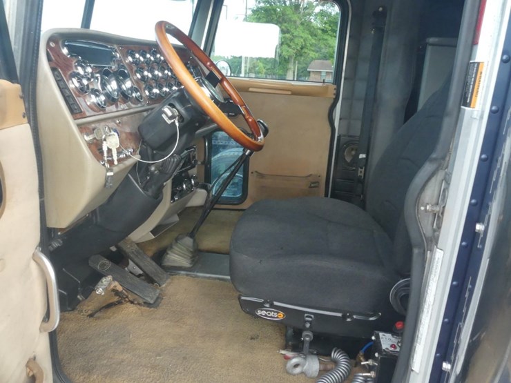 2005-peterbilt-379-image-16
