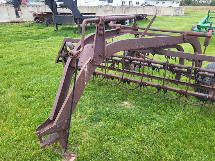 new-idea-bar-hay-rake-image-9