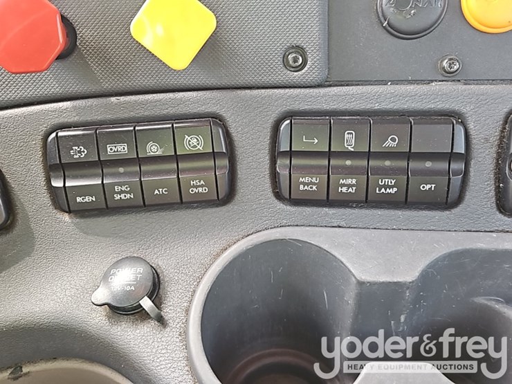 2017-freightliner-cascadia-113-image-37