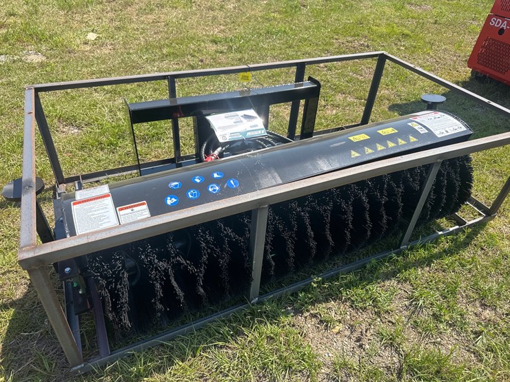 #20696-•-new-agt-skid-steer-rotary-angle-broom-image-5