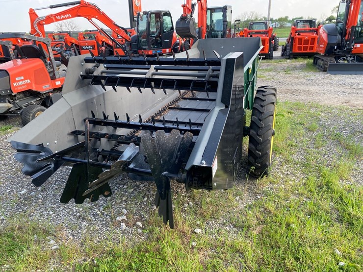 lancaster-elite-100-manure-spreader---like-new-image-5