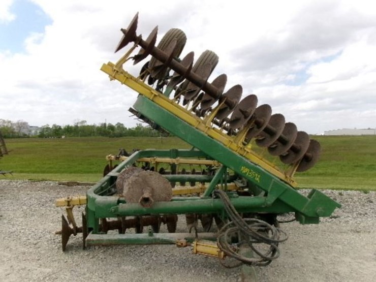 john-deere-220-image-5