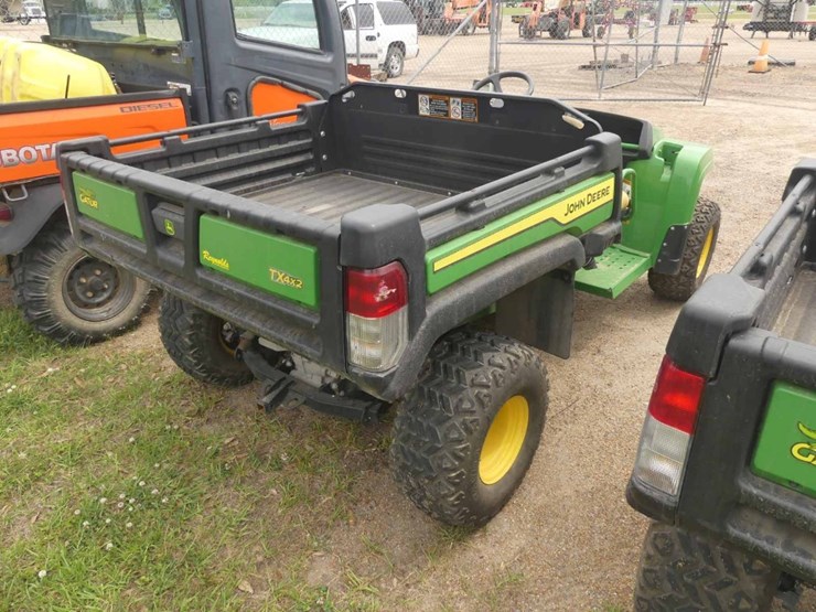 2024-john-deere-gator-image-3