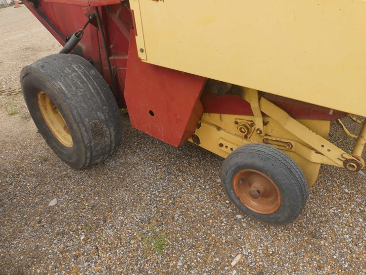 new-holland-853-image-6