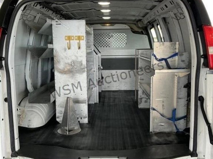 2015-chevrolet-express-2500-image-10