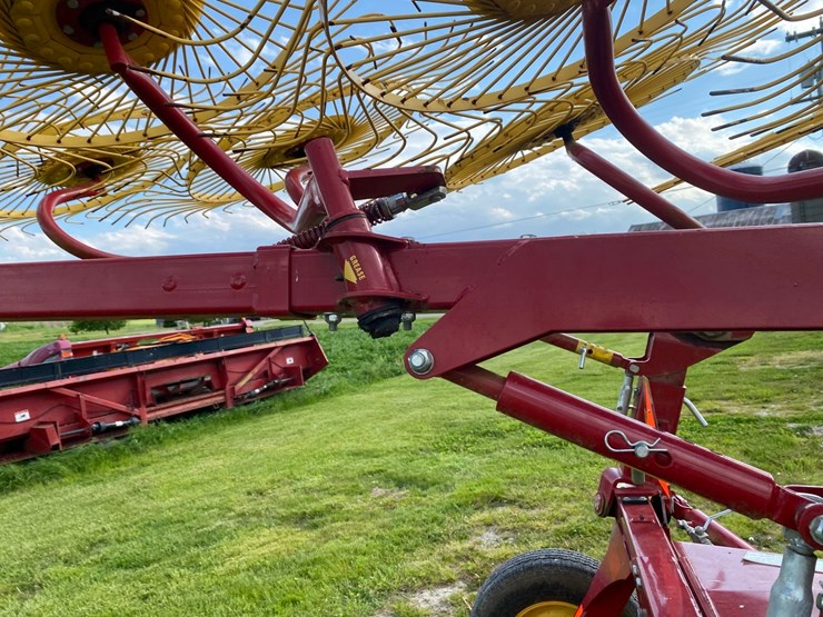 new-holland-pro-rake-image-33
