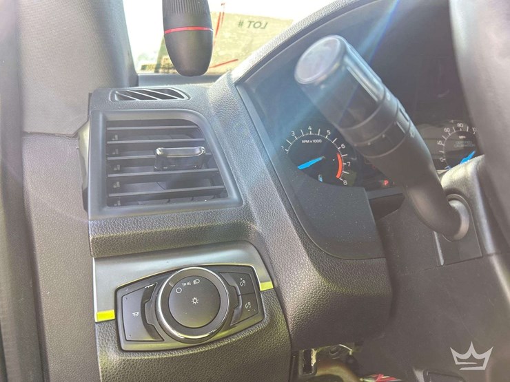2018-ford-explorer-image-14