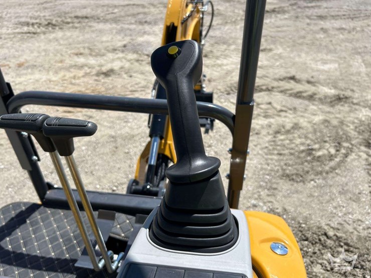mini-excavator-image-15