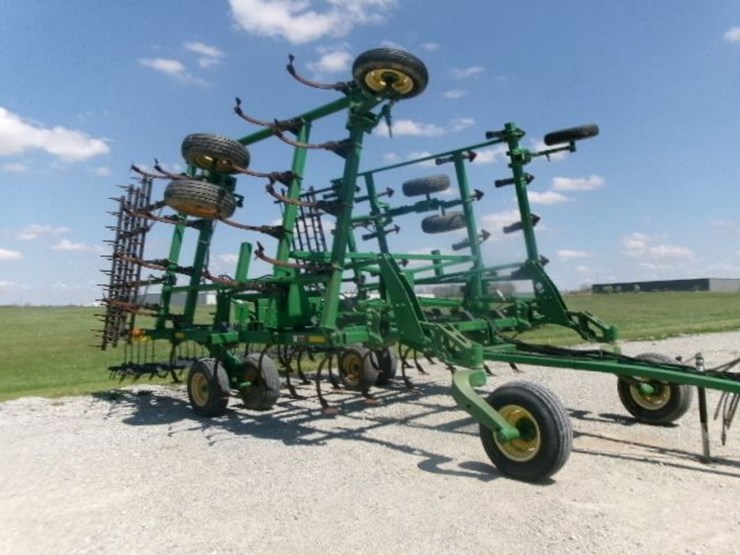2003-john-deere-2210-image-4