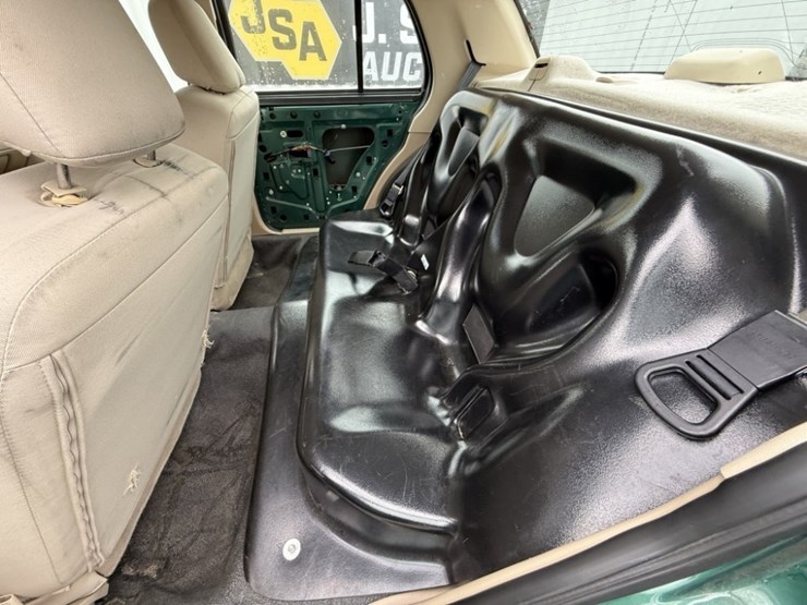 2008-ford-crown-victoria-sedan-image-24