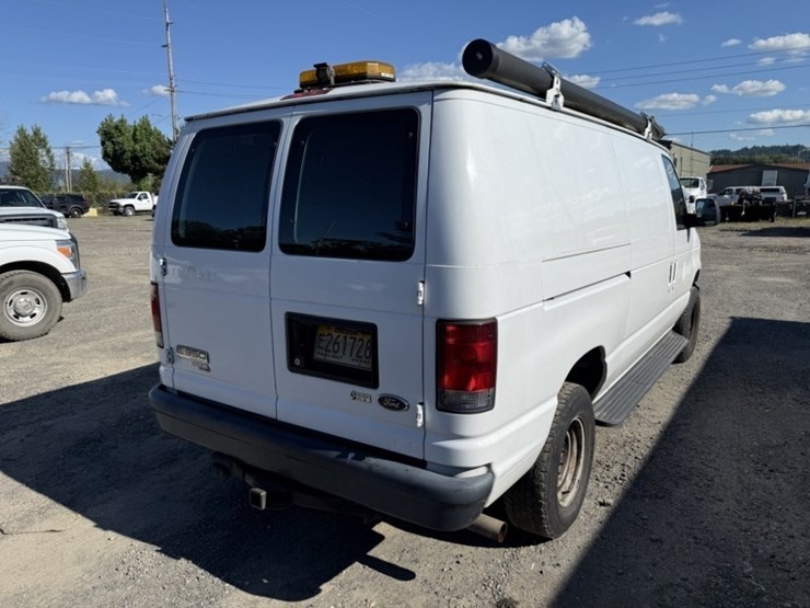 2014-ford-cargo-image-4