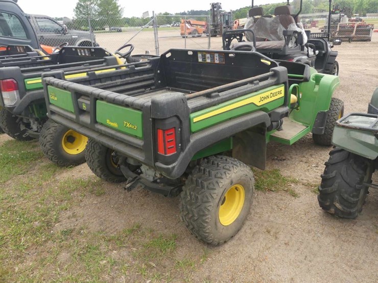 2024-john-deere-gator-image-3