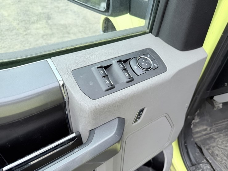 2017-ford-f150-image-26