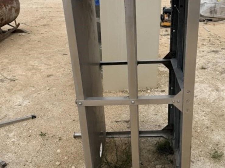 l4---steel-table-image-4