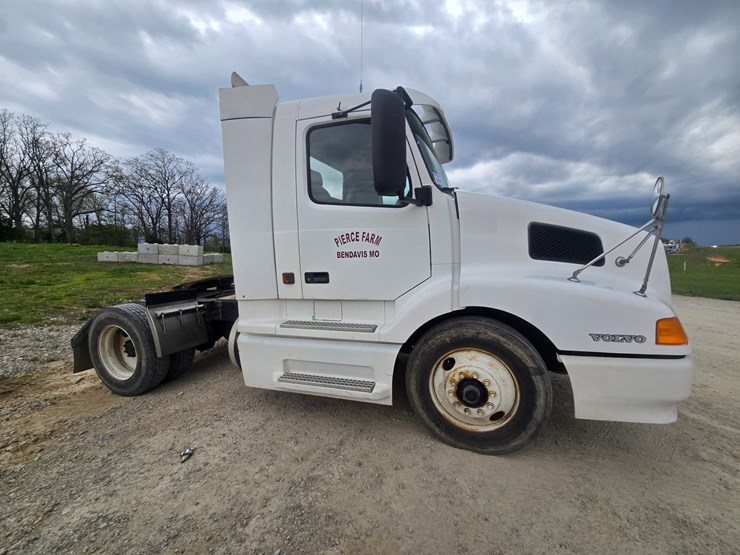 1999-volvo-vn-image-19