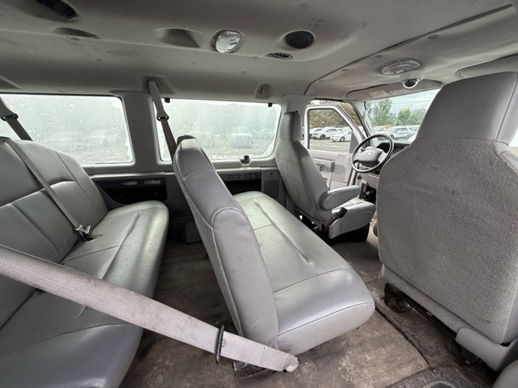 2013-ford-e350-image-26