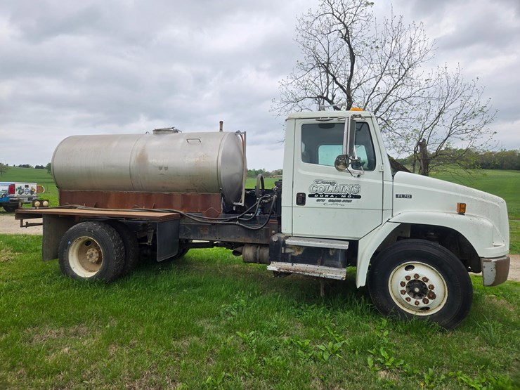 1999-freightliner-fl70-image-21