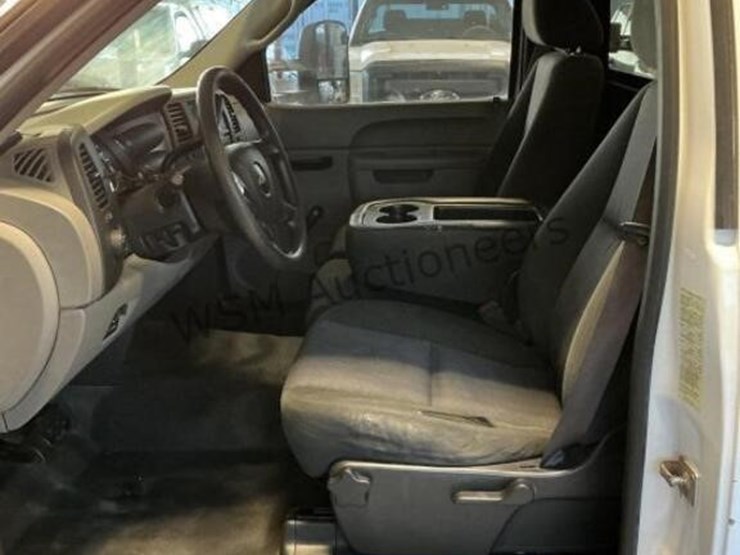 2012-chevrolet-silverado-3500hd-image-23