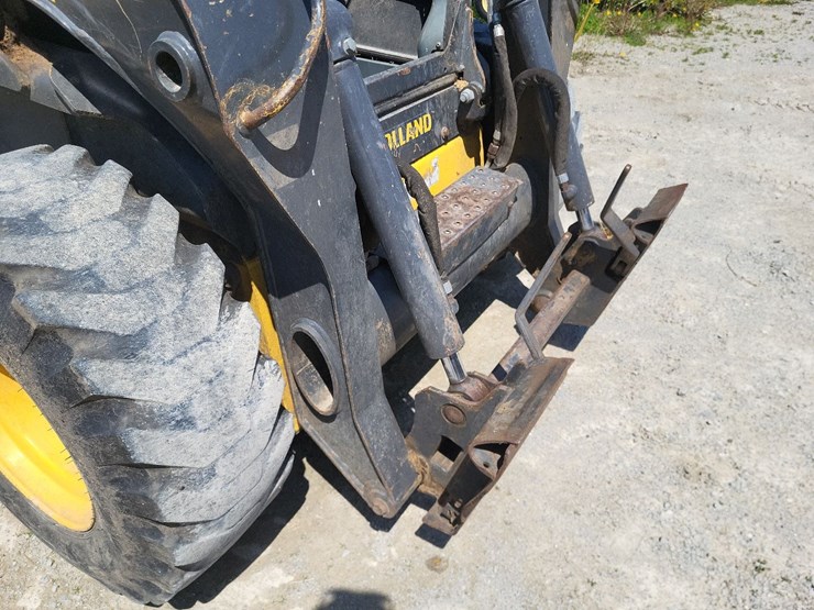new-holland-l218-image-38