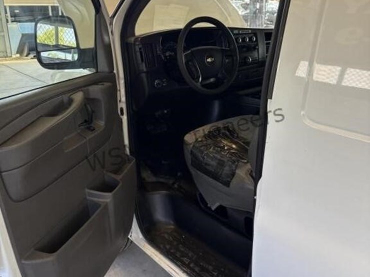 2014-chevrolet-express-1500-image-26