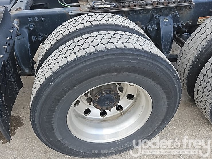 2019-freightliner-cascadia-125-image-13