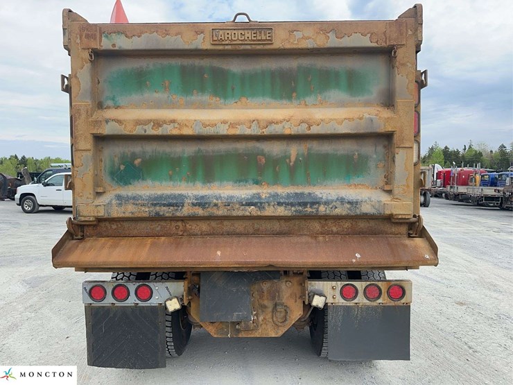 2015-freightliner-114sd-image-6