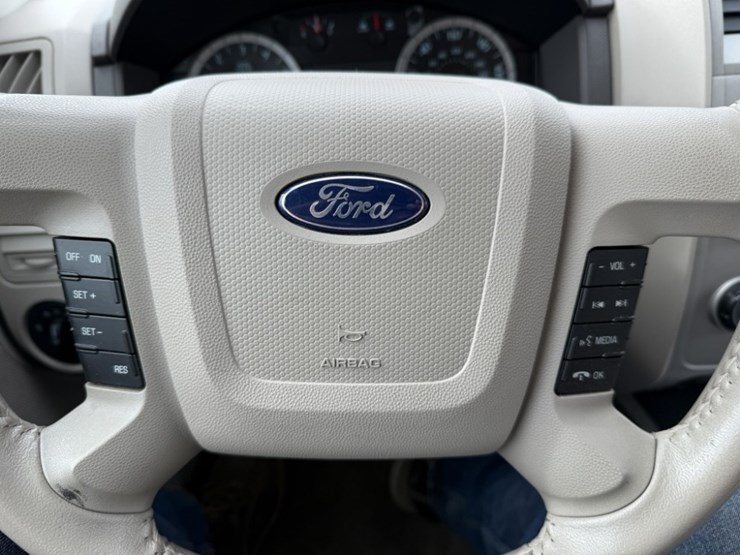 2011-ford-escape-hybrid-image-27